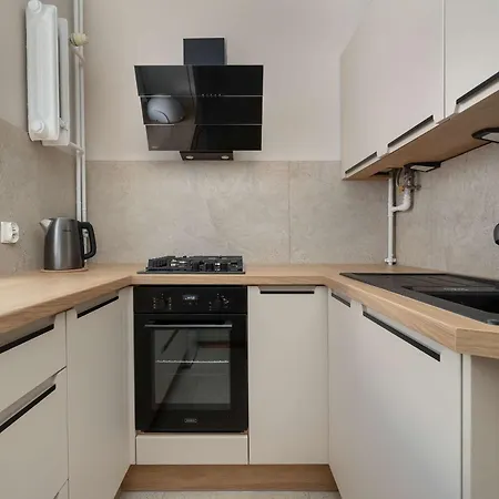 Appartamento Red In With Two Bedrooms And Desk For Remote Work By Renters Breslavia