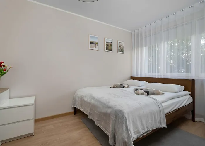 Appartement Red In With Two Bedrooms And Desk For Remote Work By Renters Wrocław
