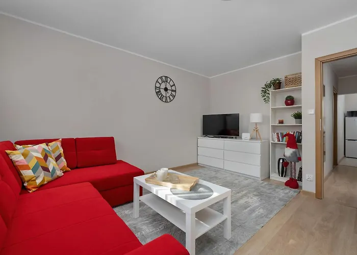Red In With Two Bedrooms And Desk For Remote Work By Renters Appartement *