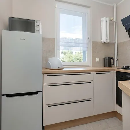 Апартаменты Red In With Two Bedrooms And Desk For Remote Work By Renters Вроцлав
