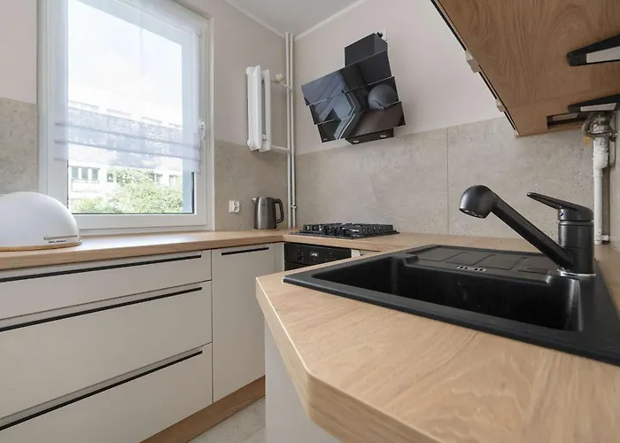 Red In Wroclaw With Two Bedrooms And Desk For Remote Work By Renters Breslavia