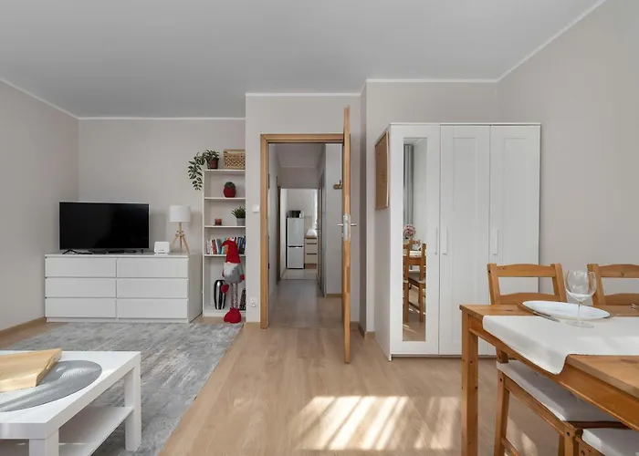 Red In Wroclaw With Two Bedrooms And Desk For Remote Work By Renters Breslavia