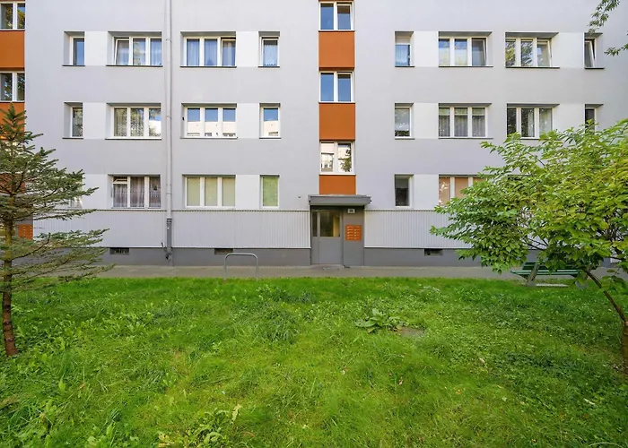 Red In Wroclaw With Two Bedrooms And Desk For Remote Work By Renters Breslavia