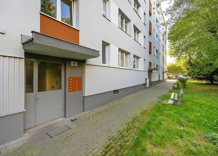 Appartamento Red In Wroclaw With Two Bedrooms And Desk For Remote Work By Renters